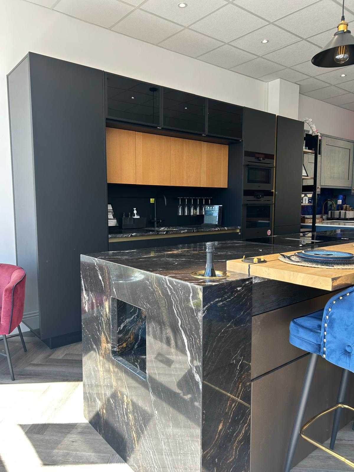 Rotpunkt Matt Black Handleless Kitchen thumbnail 8
