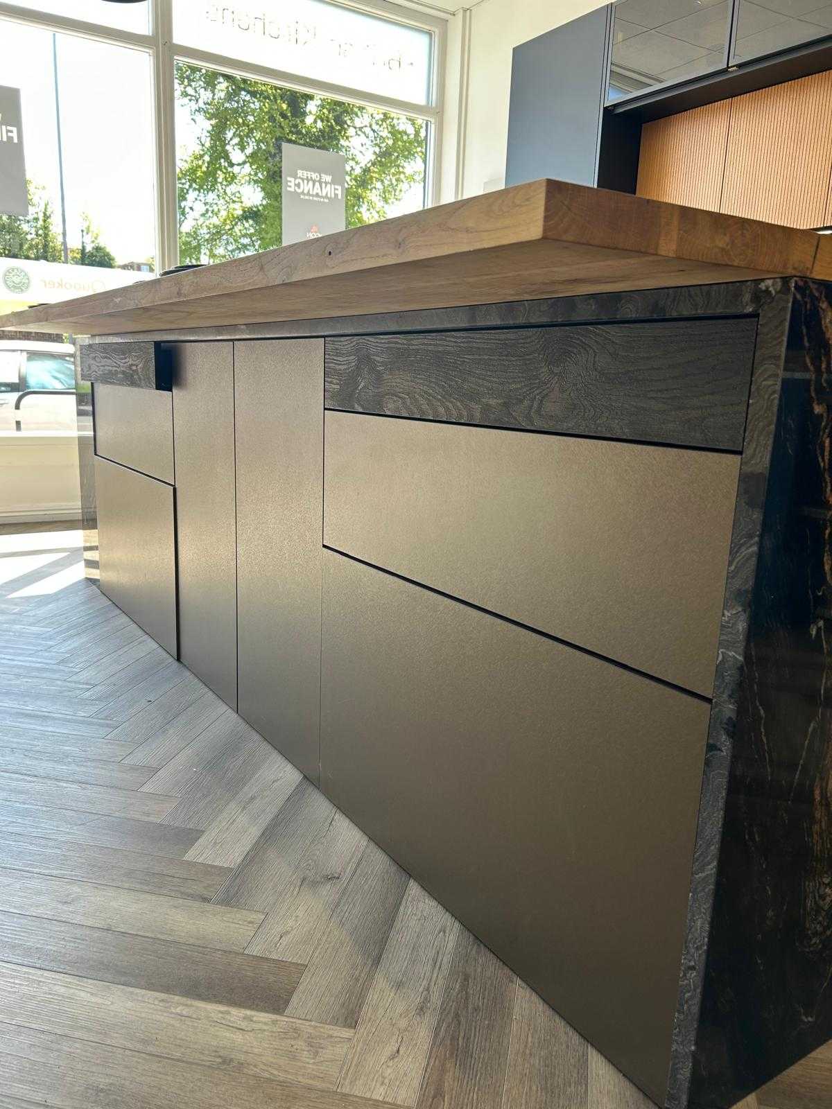 Rotpunkt Matt Black Handleless Kitchen thumbnail 20