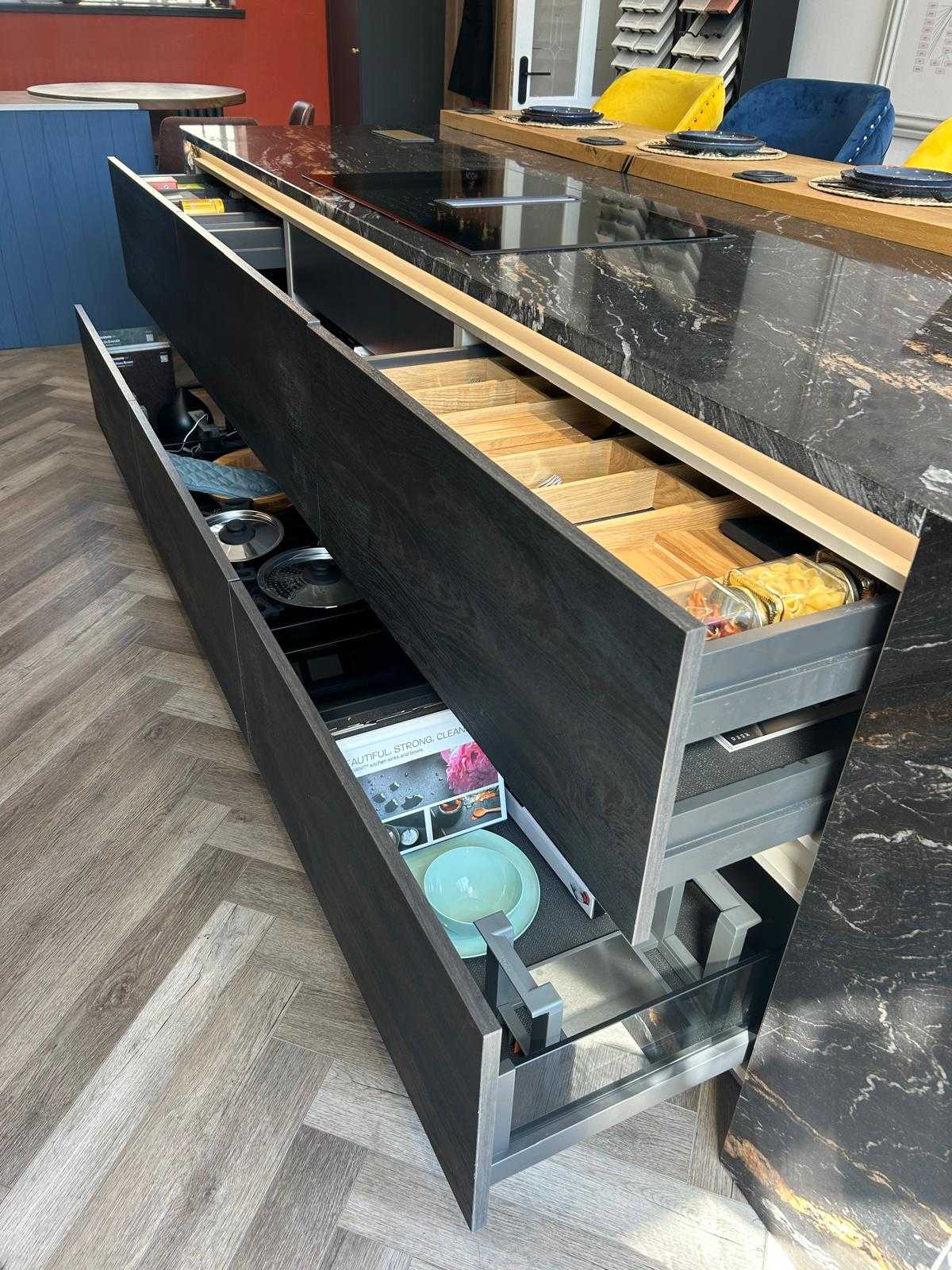 Rotpunkt Matt Black Handleless Kitchen thumbnail 14